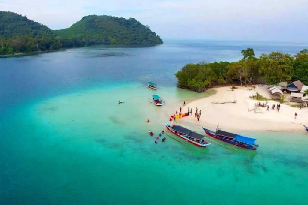 10 Destinasi Wisata Lampung Paling Populer yang Wajib Dikunjungi