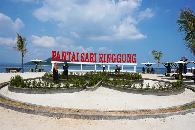 Pantai Terindah di Lampung yang Cocok untuk Liburan Keluarga